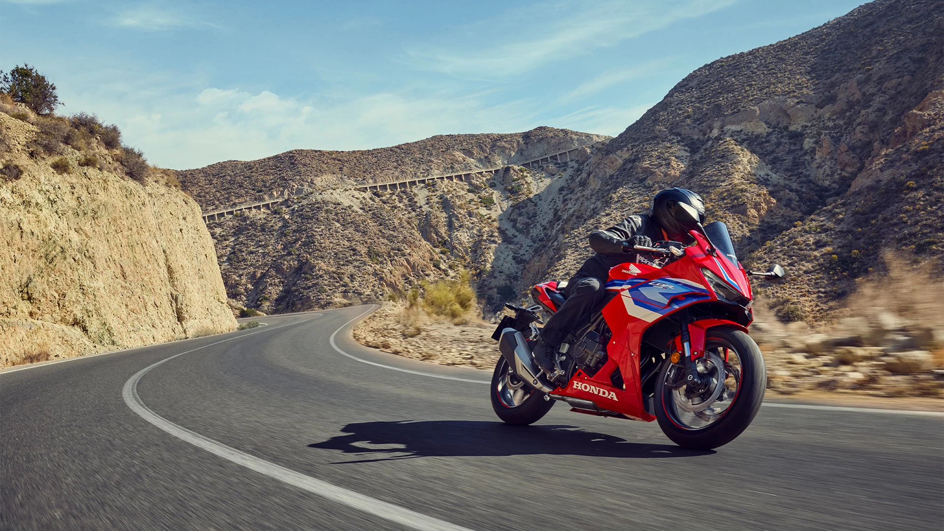 26YM CBR500R Location Action 01 1736