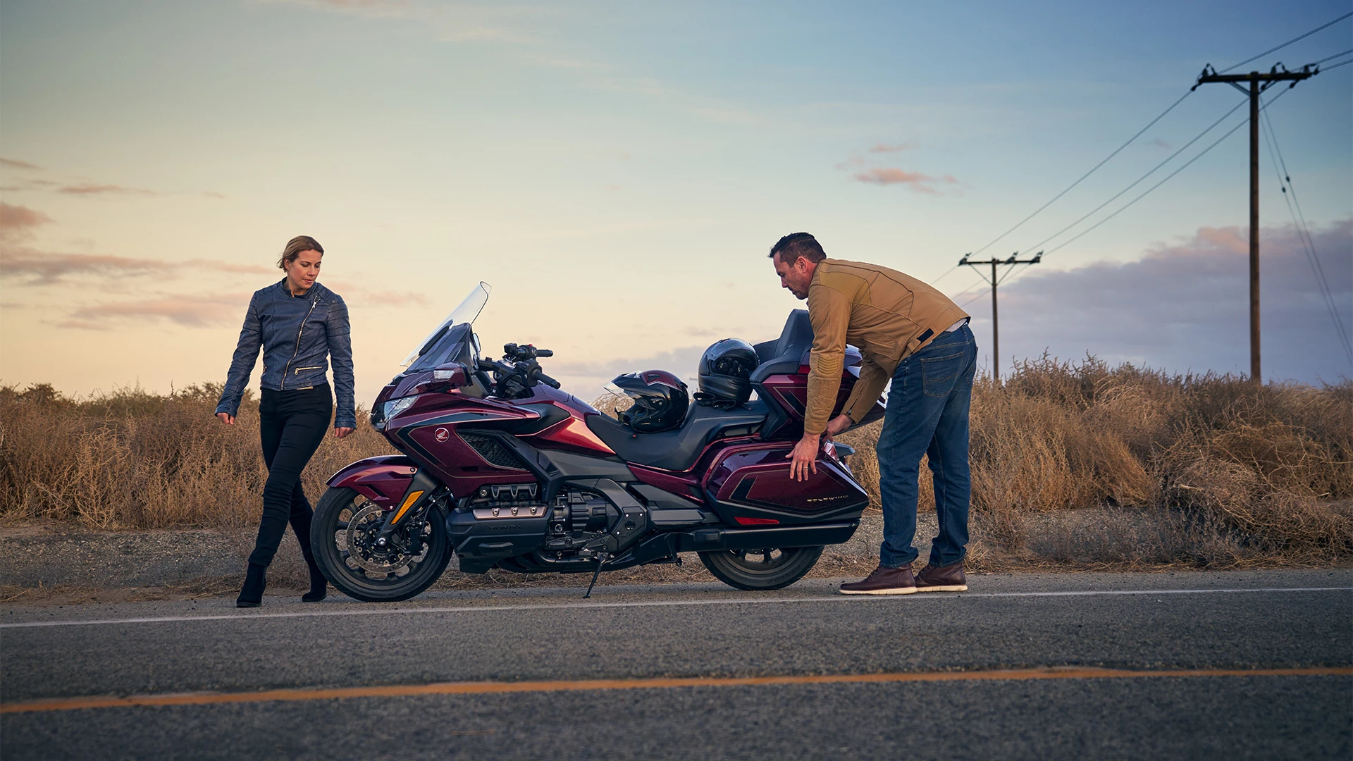 25YM GL1800 Gold Wing Tour Location Lifestyle 9117