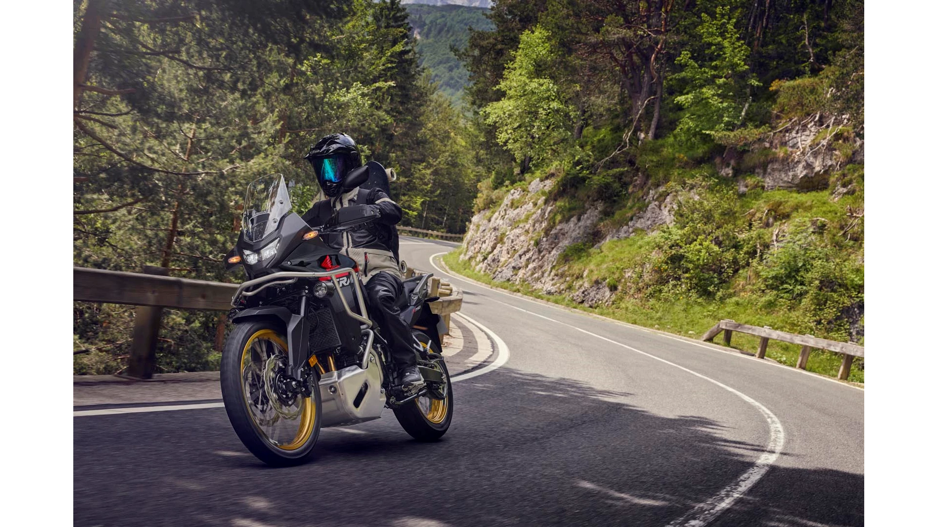 25YM Transalp Black Location Action 01 0567