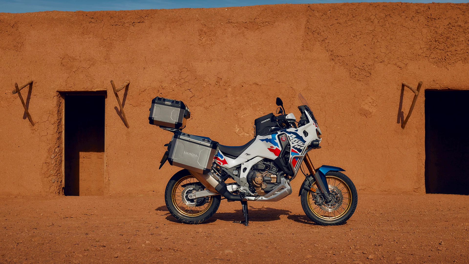 24YM AFRICA TWIN L4 LOCATION 01 0004