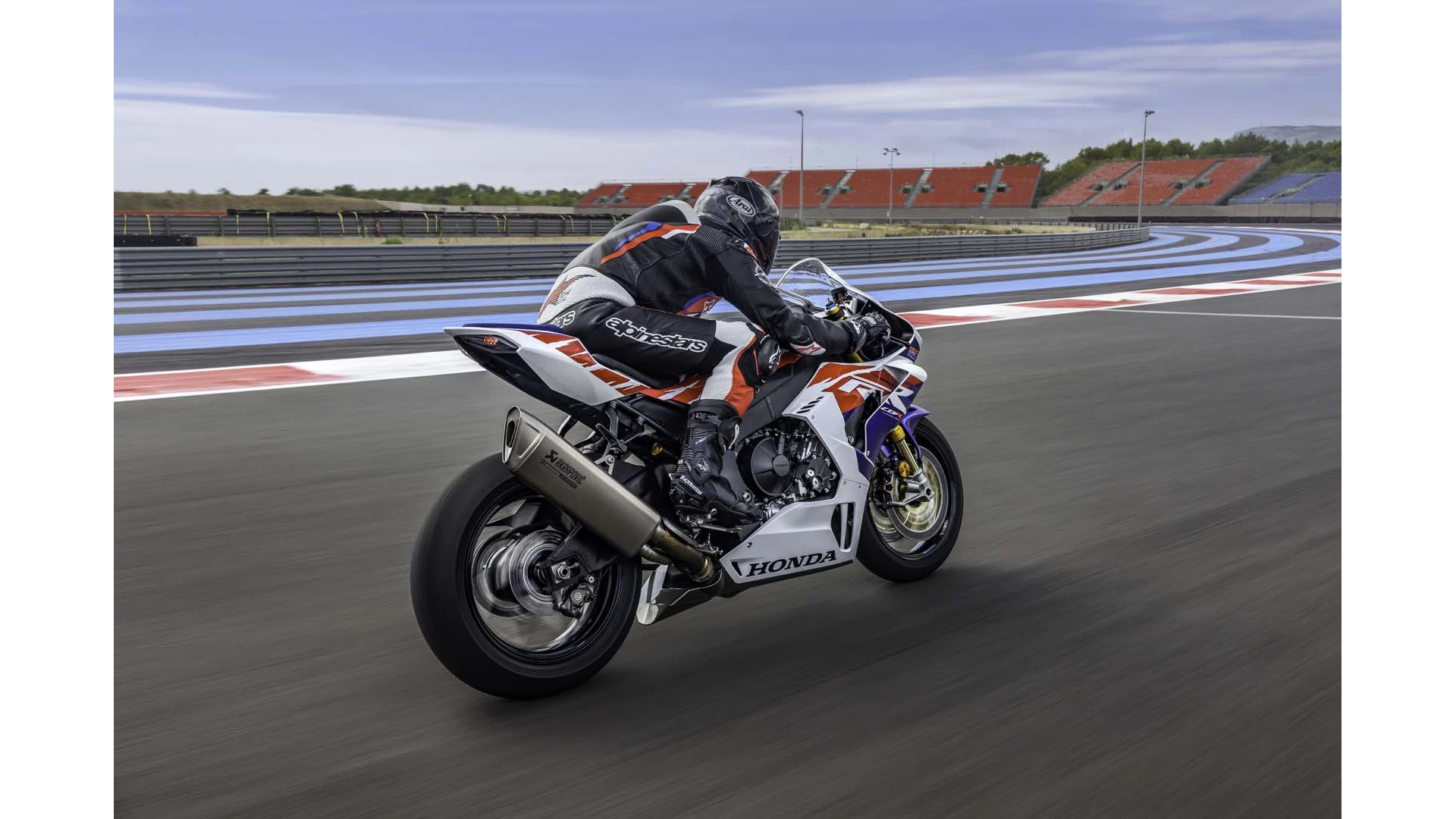 62866 22YM CBR1000RRR SP 30Anniversary Location 9794 ORIGINAL