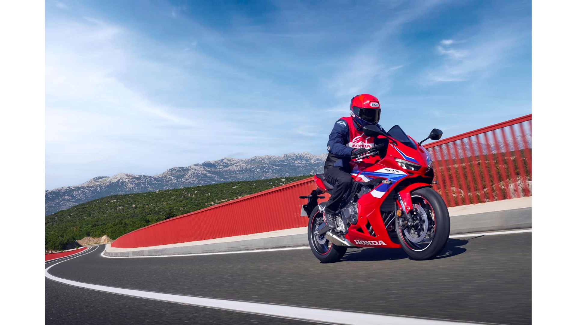 24YM CBR650R LOCATION Action 01 0252