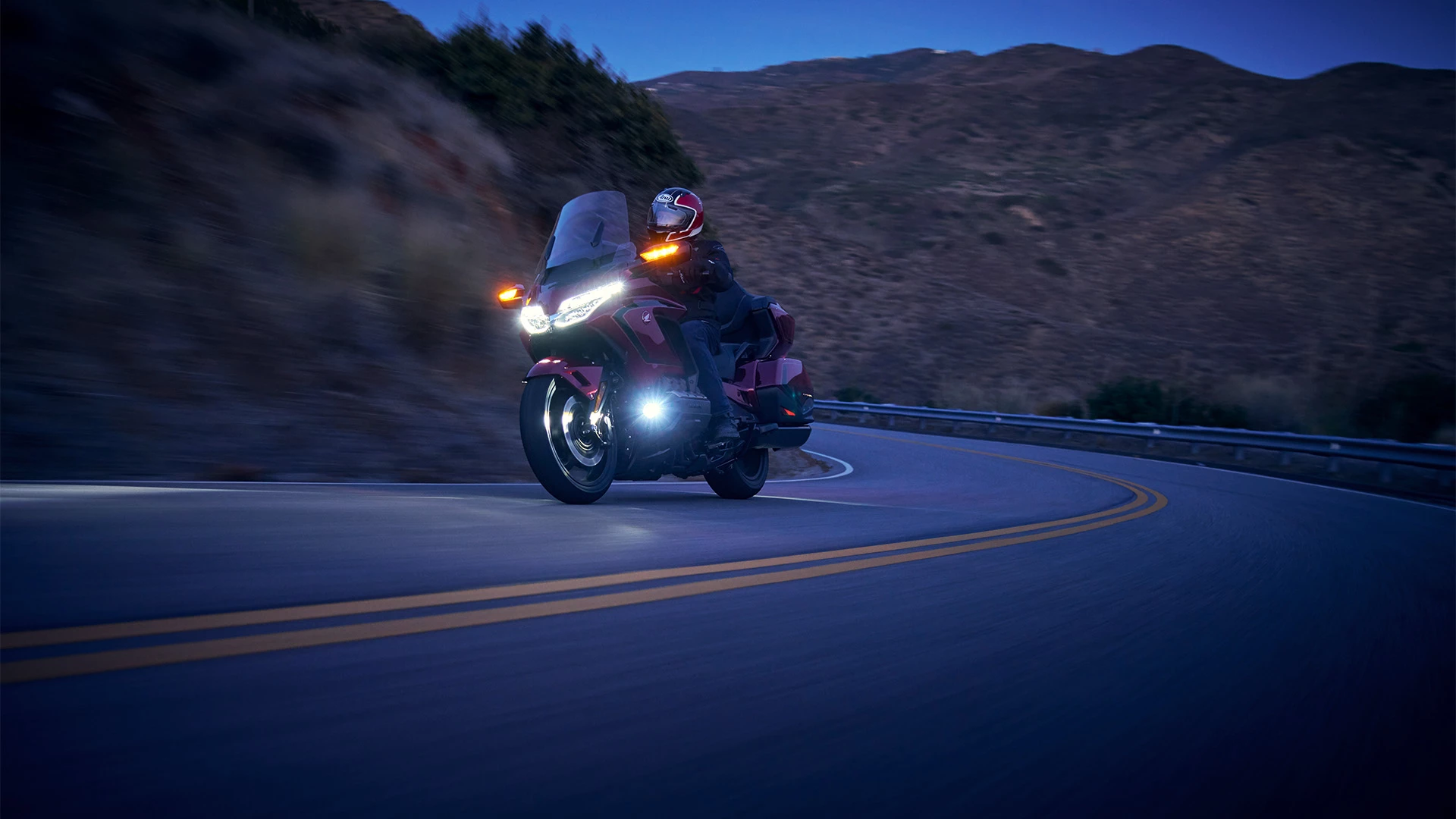 25YM GL1800 Gold Wing Tour Location Action 4897