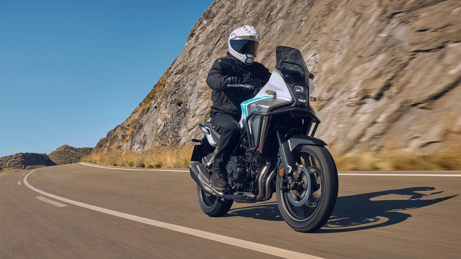 26YM NX500 Location Action 01 0996