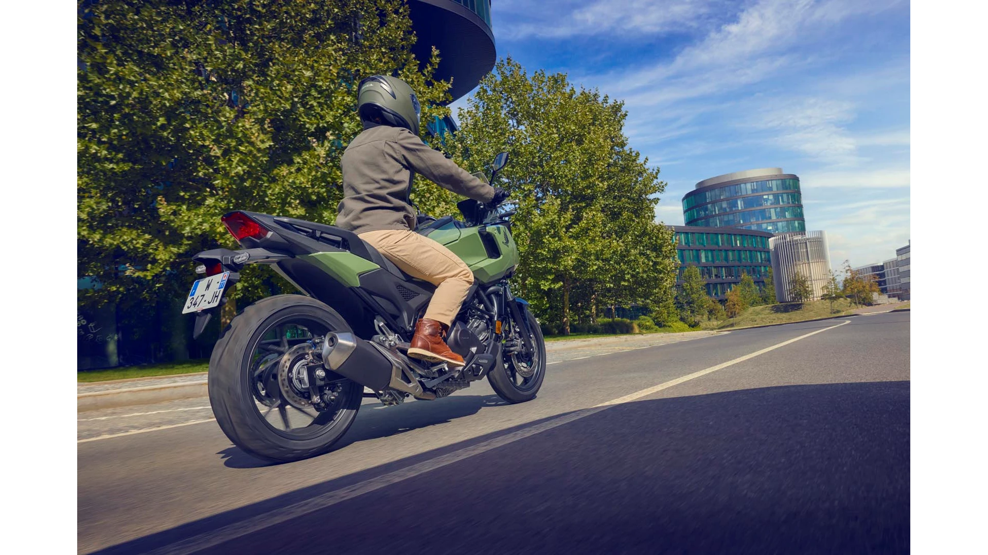 25YM NC750X Location Action 12