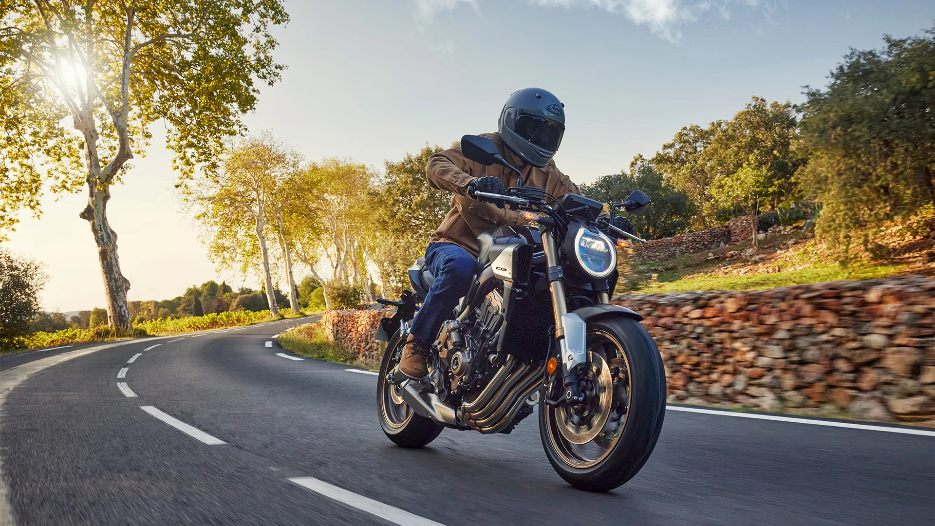 24YM CB650R EC LOCATION Action 01 0843