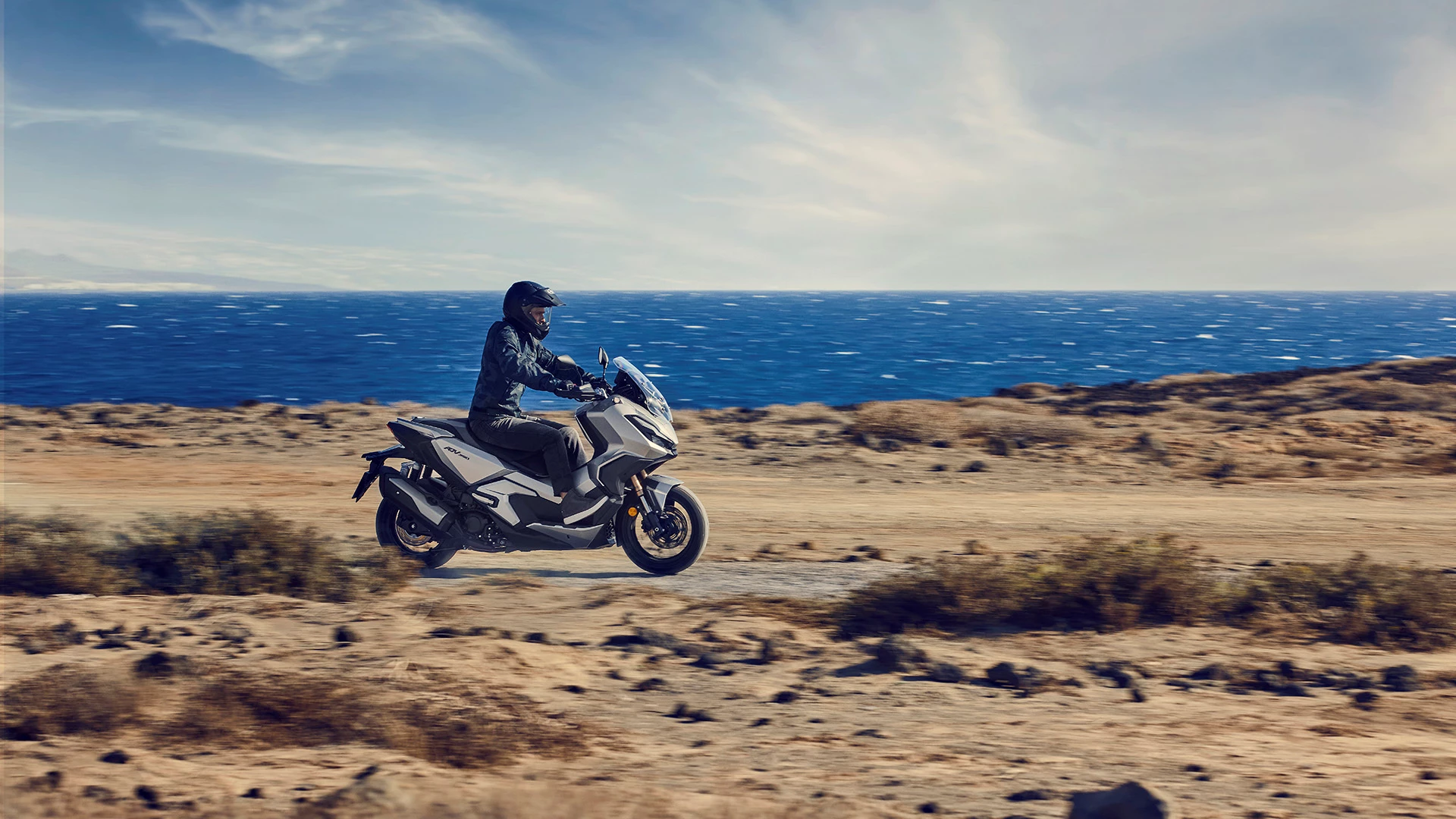 22YM ADV350 Location Action 0295