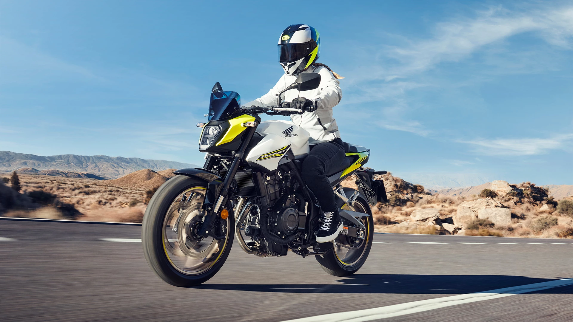 26YM CB500 Hornet Location Action 01 0464