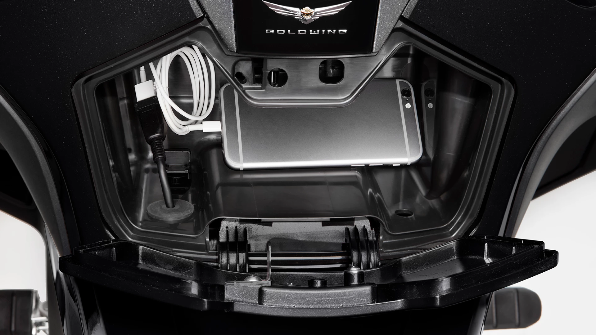 23Ym Goldwing Tour Graphite Black Glovebox Open Phone