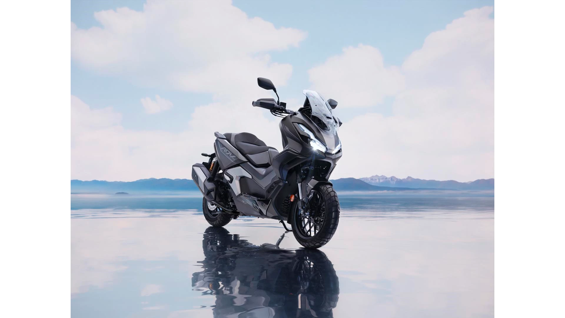 25YM ADV350 SE Location MAT COAL BLACK METALLIC 03