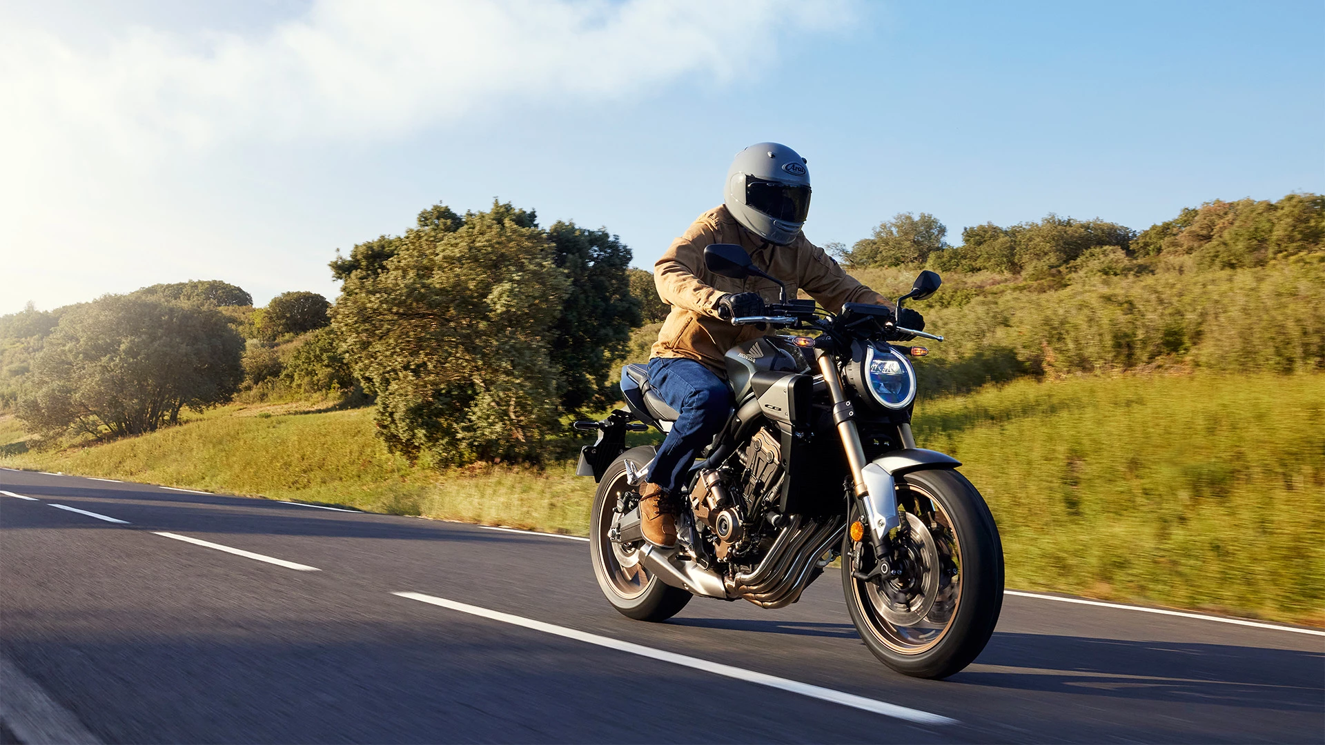 24YM CB650R EC LOCATION Action 01 0996