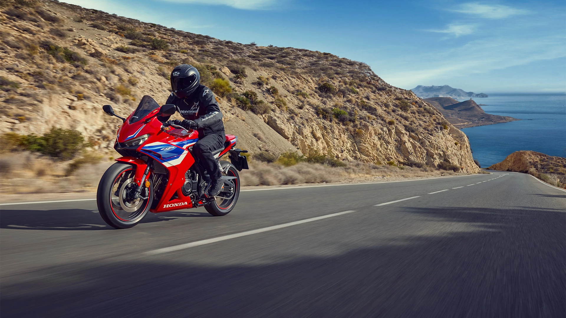 26YM CBR500R Location Action 01 2634