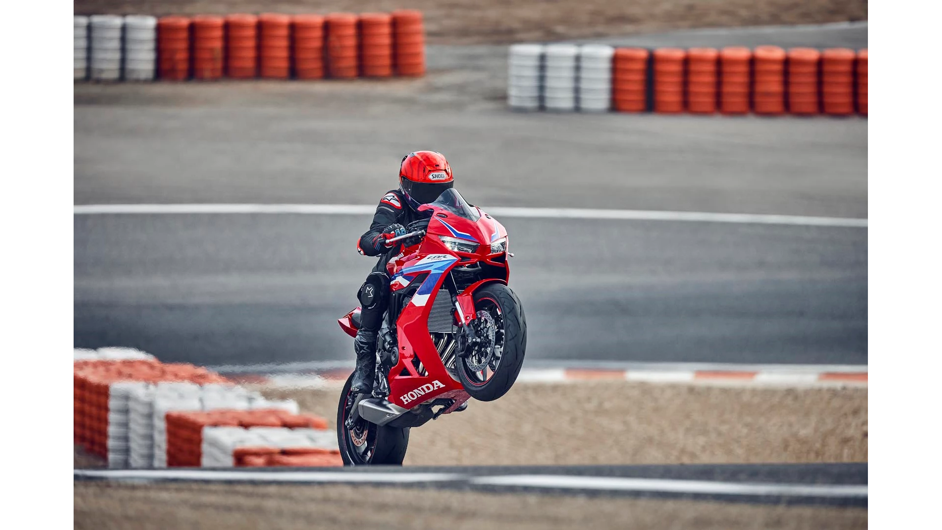 24YM CBR650R EC LOCATION Action 03 0020