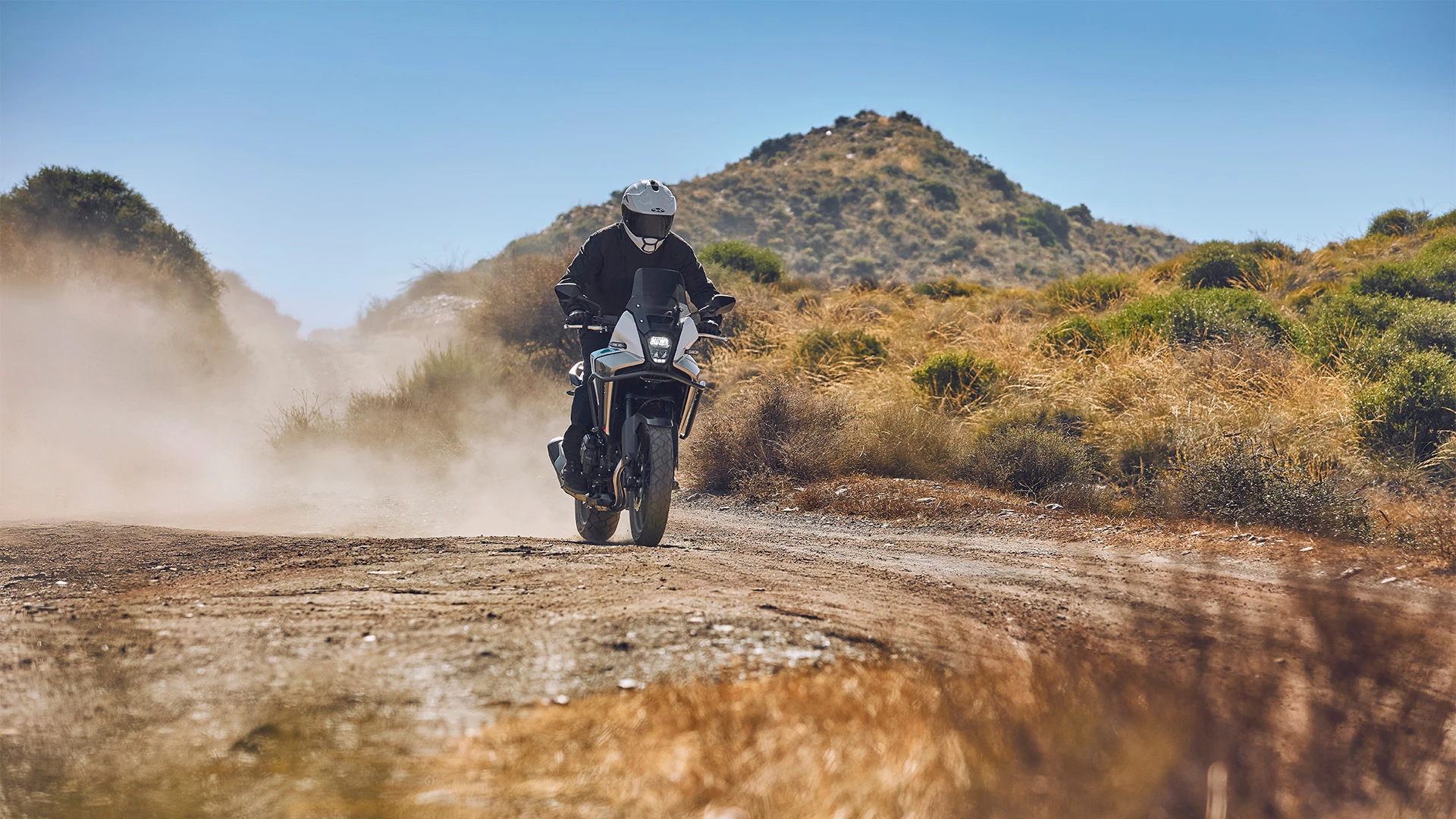 26YM NX500 Location Action 02 0202