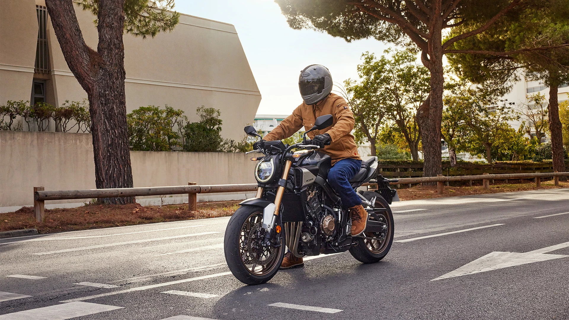 24YM CB650R EC LOCATION Action 02 0181