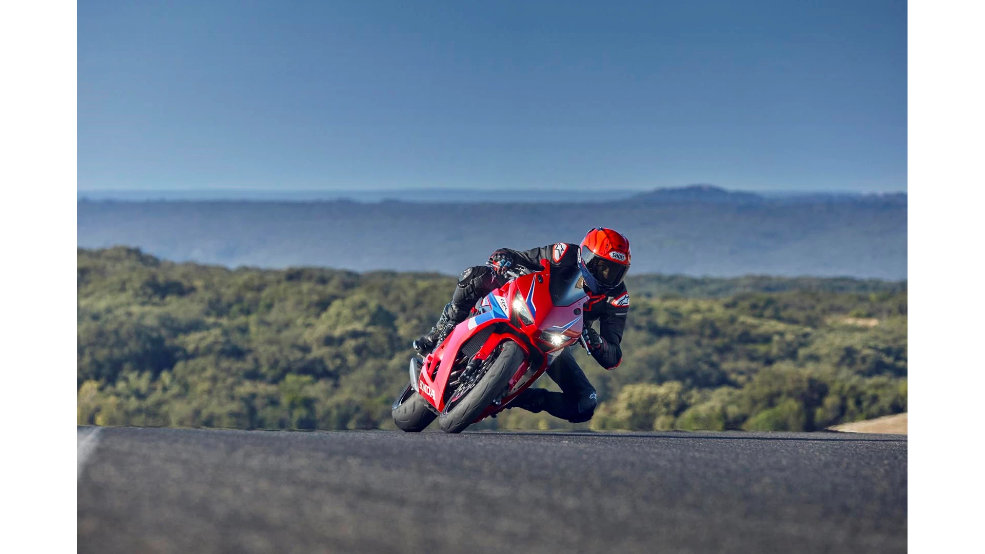 24YM CBR650R EC LOCATION Action 02 1453