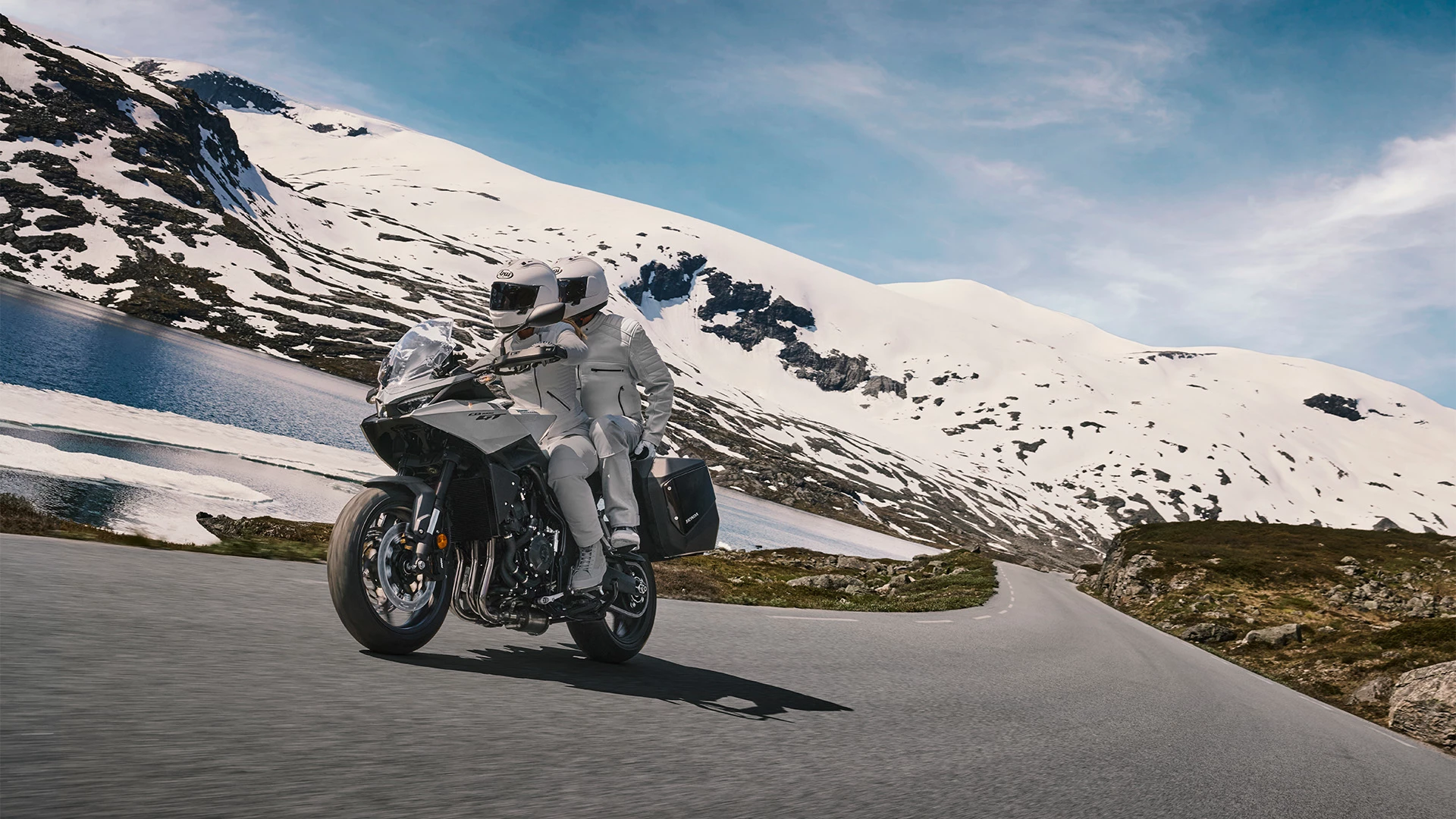 26YM CB1000GT LOCATION PEARL DEEP MUD GRAY ACTION 06 0466