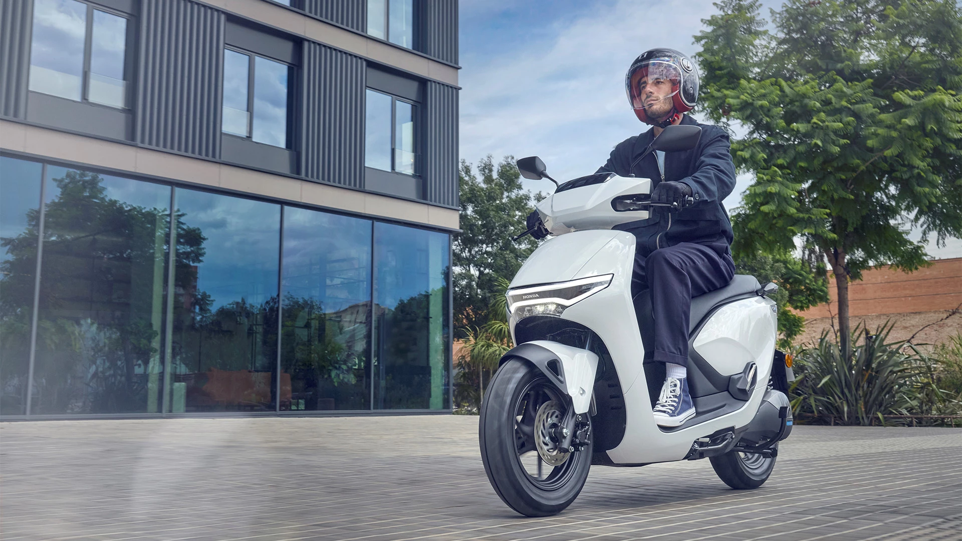 504502 25YM Honda CUV E