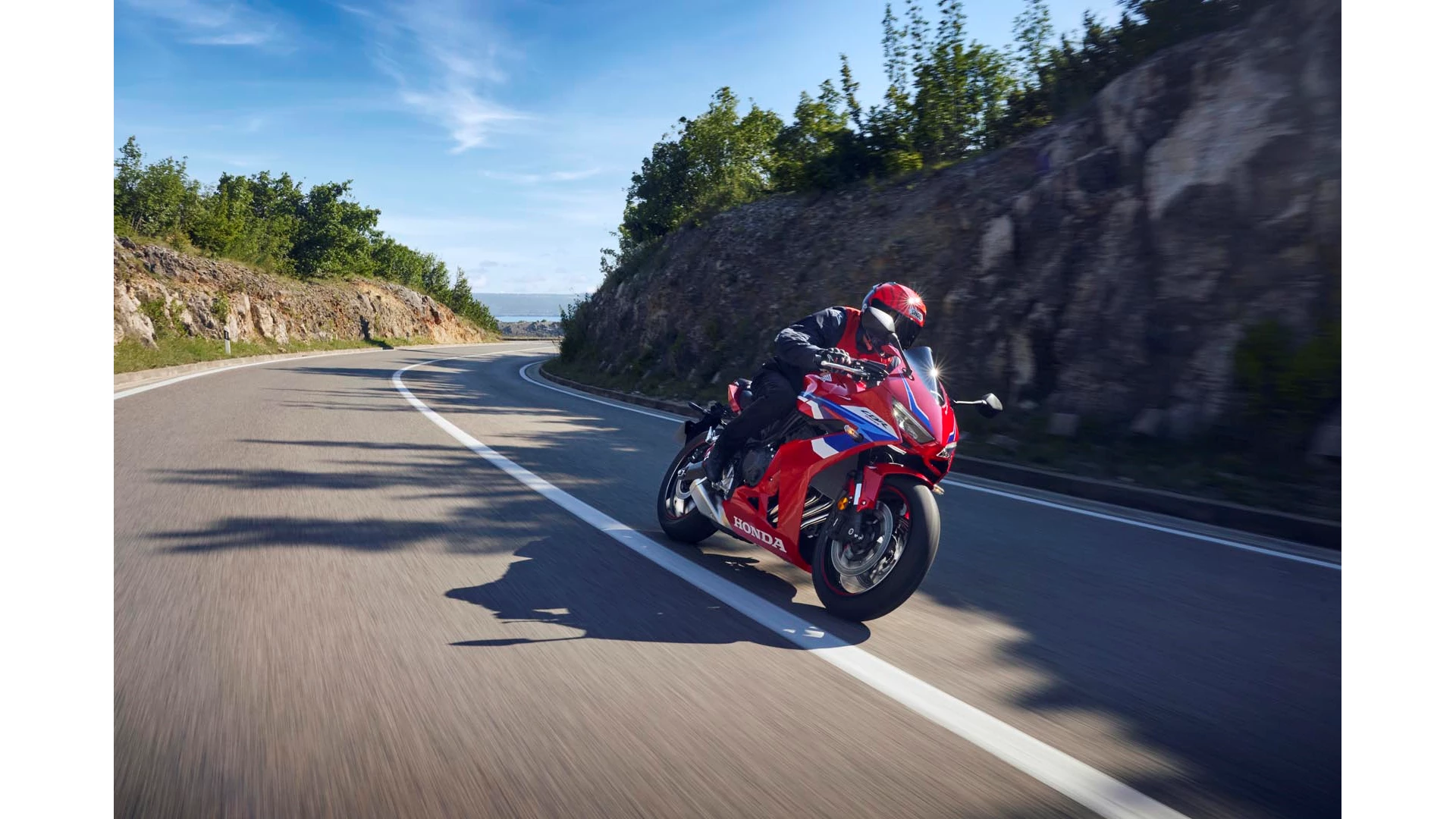 24YM CBR650R LOCATION Action 01 0530