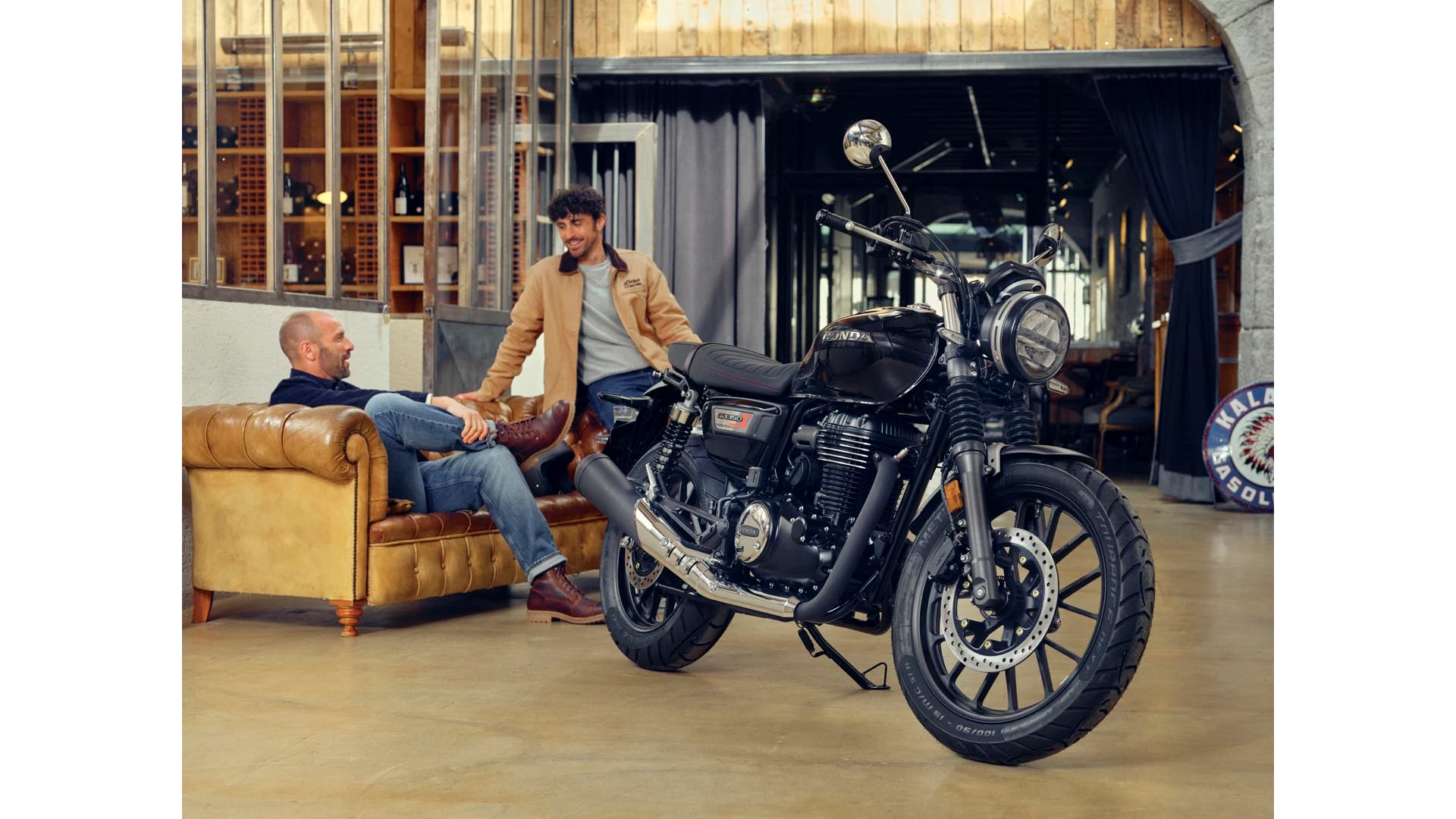 25YM GB350S Location Static 10074