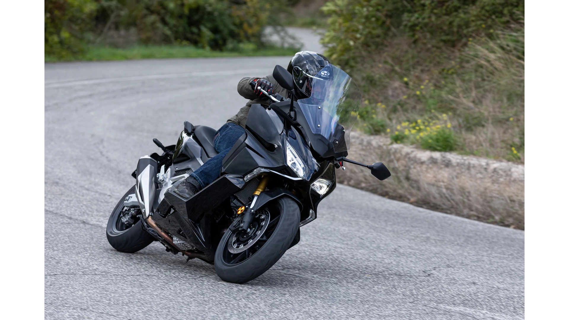 21YM FORZA750 69.Jpg