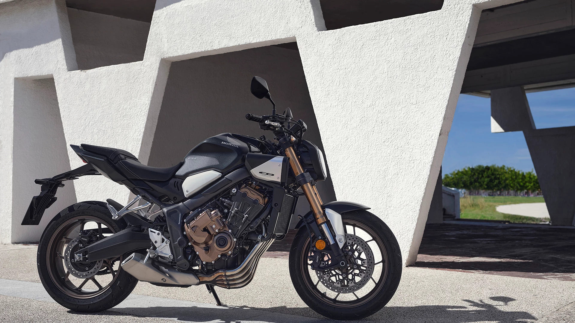 24YM CB650R EC LOCATION Static 01 0098