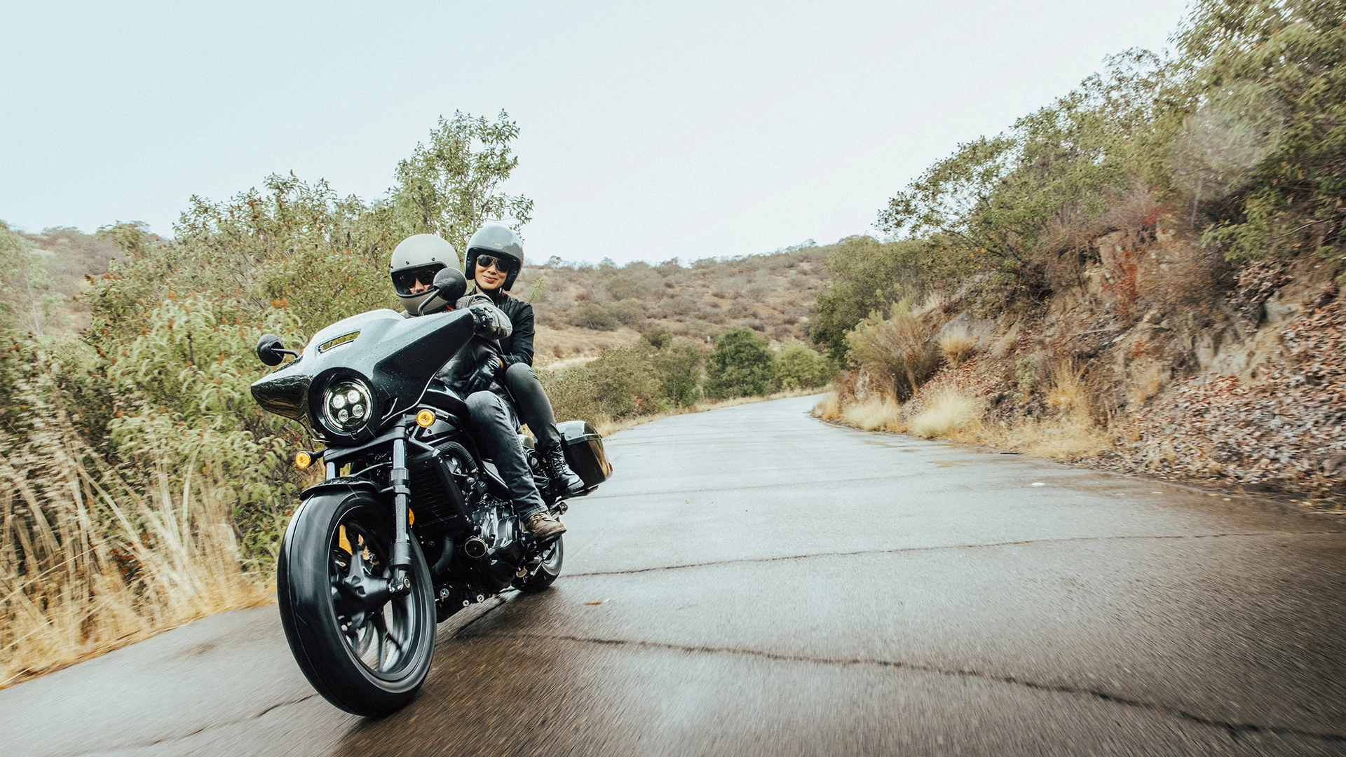 23Ym Cmx Rebel1100 Tour Us Action 0124