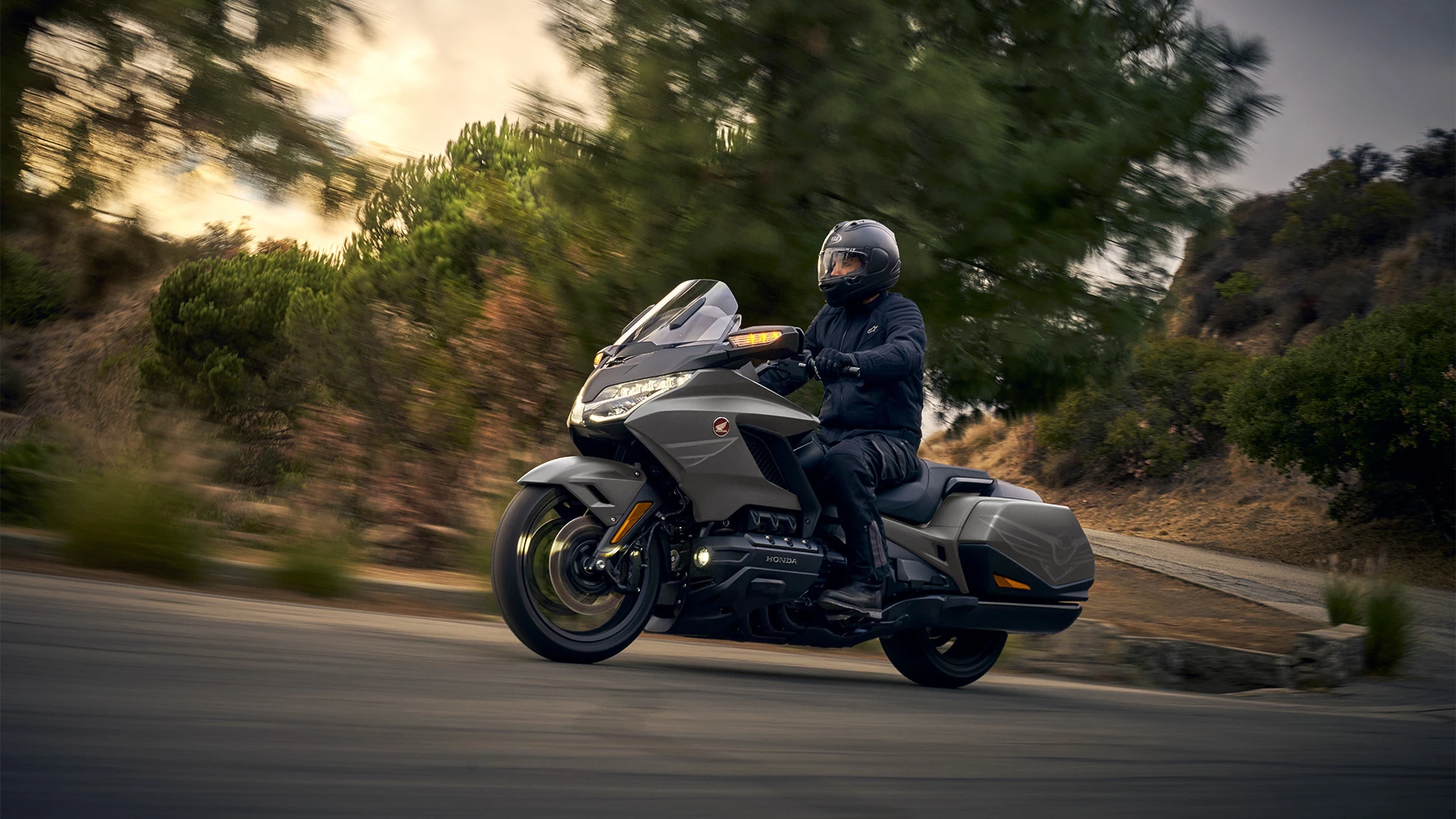 26YM GL1800 Gold Wing Location Action 8435