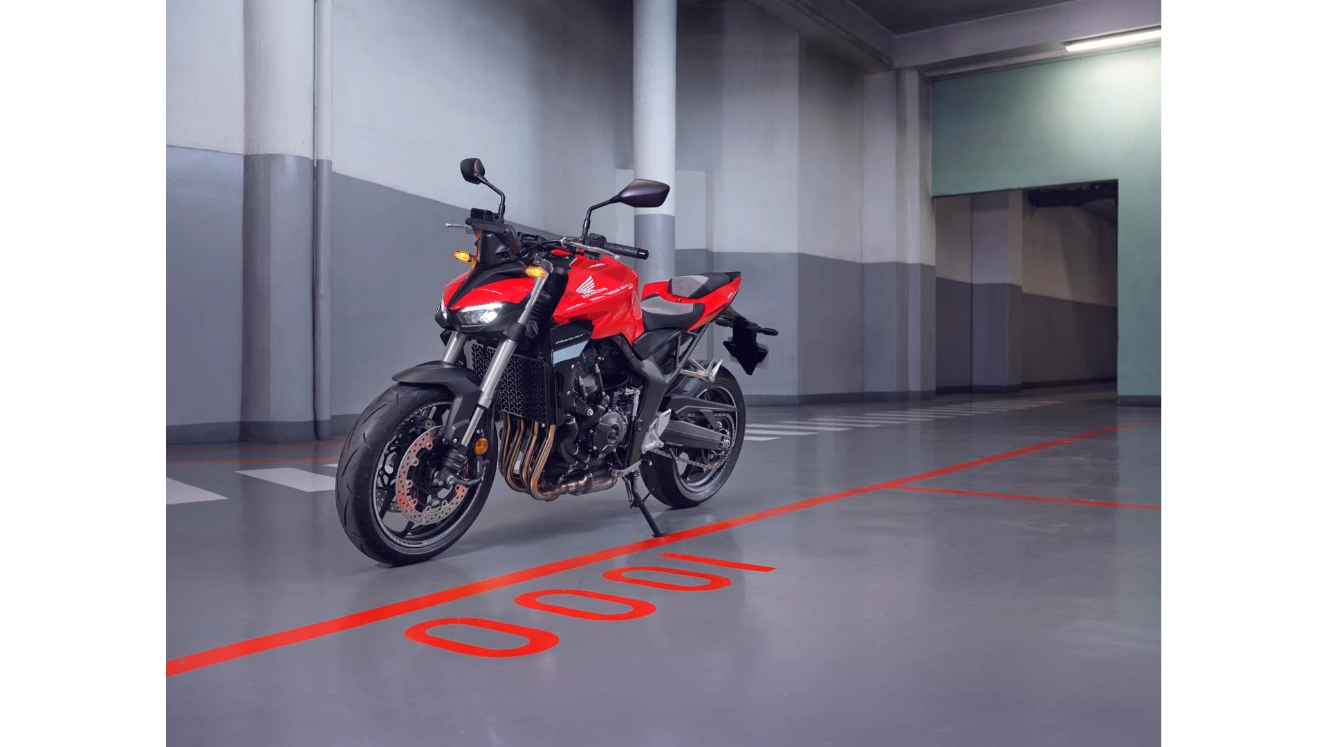 25YM CB1000 Hornet STD Location Static 0417