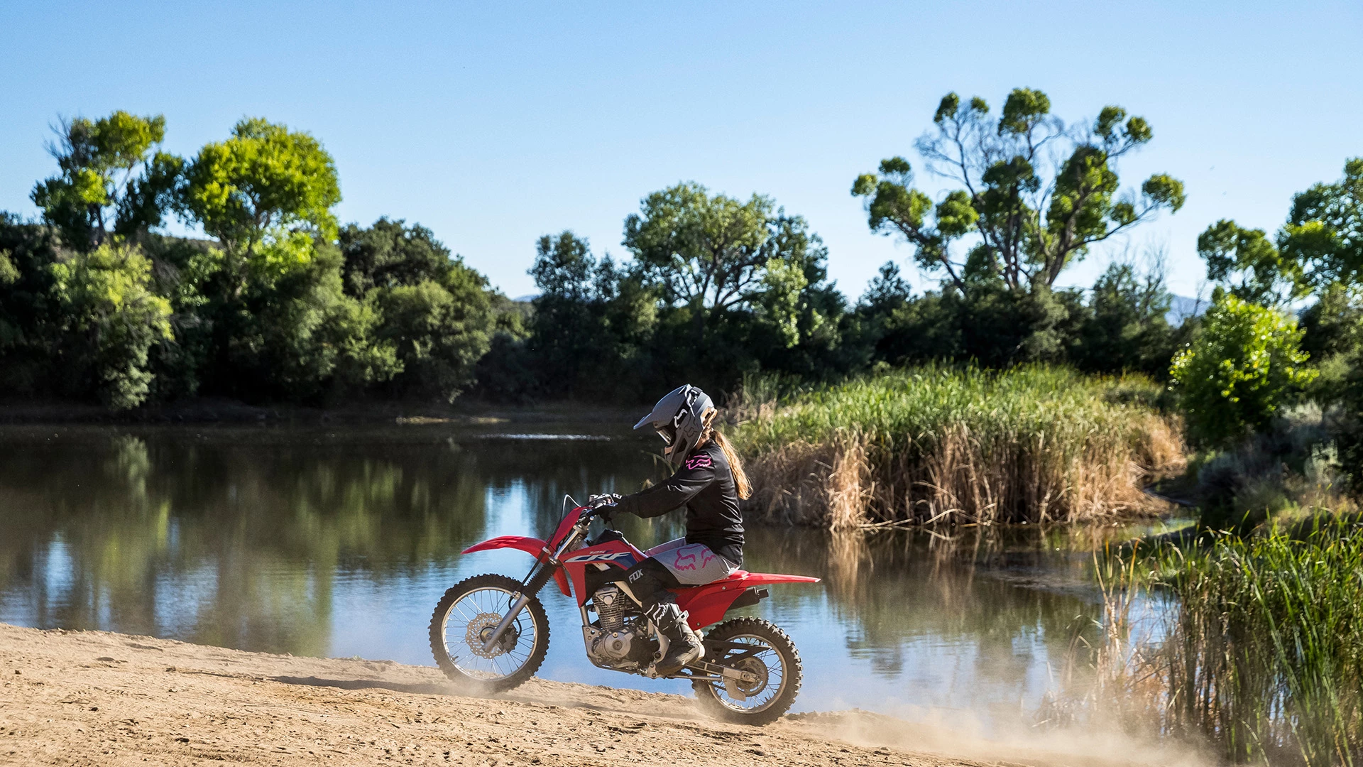 22YM CRF125F EXTREME RED LOCATION 1862