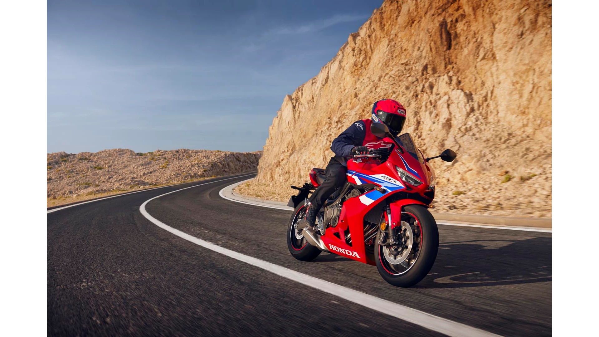 24YM CBR650R LOCATION Action 02 0070