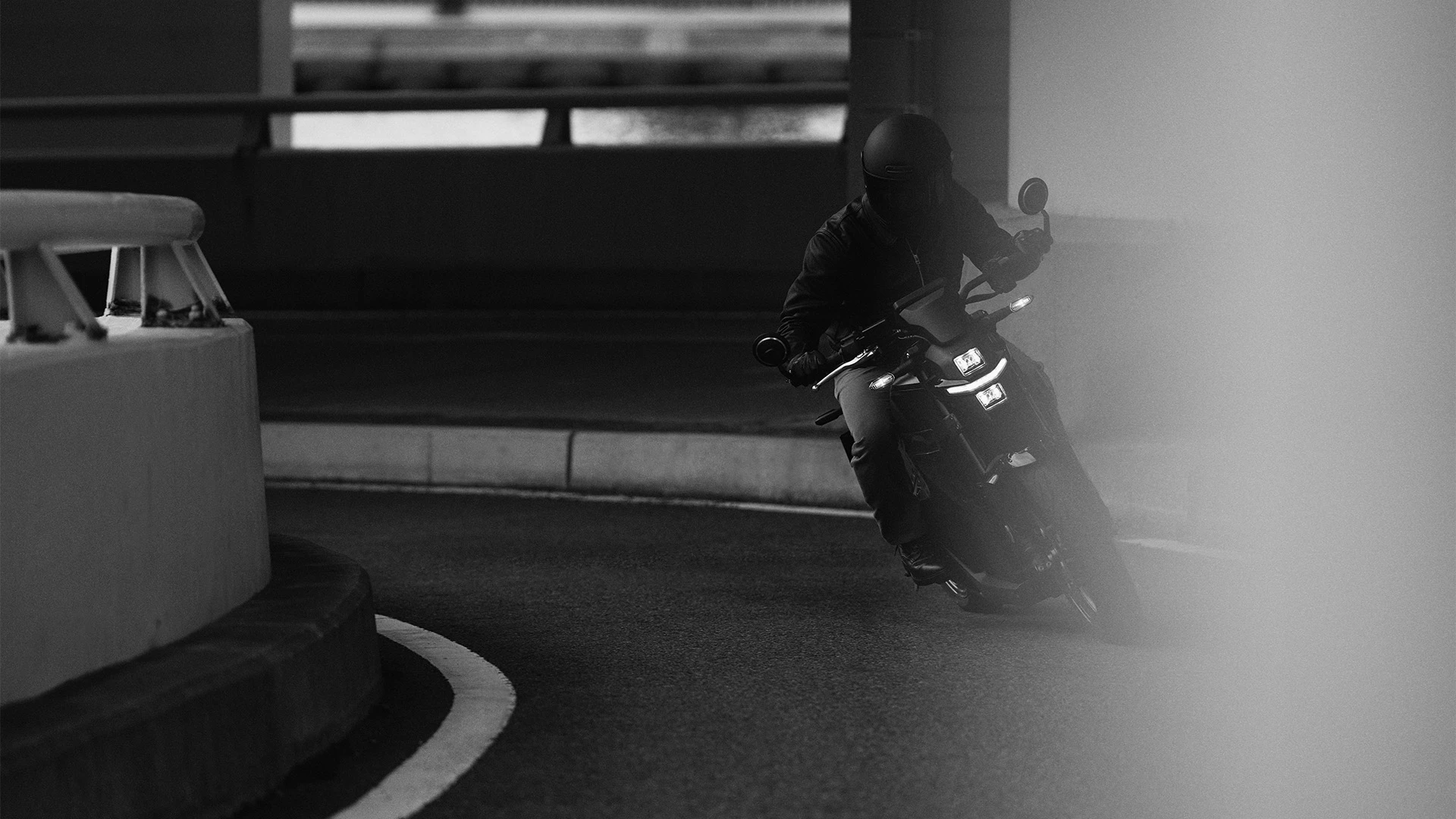 26YM WN7 LOCATION Action 0650