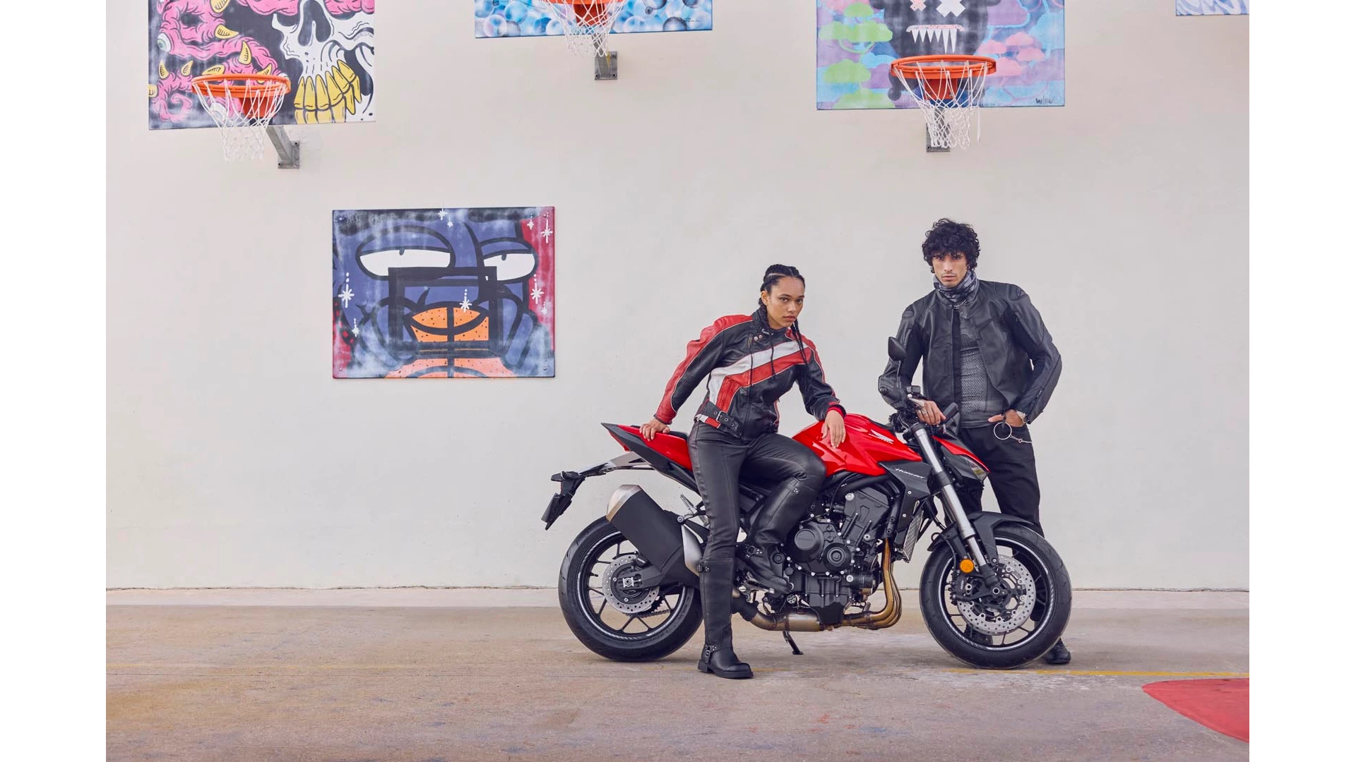 25YM CB1000 Hornet STD Location Lifestyle 0056