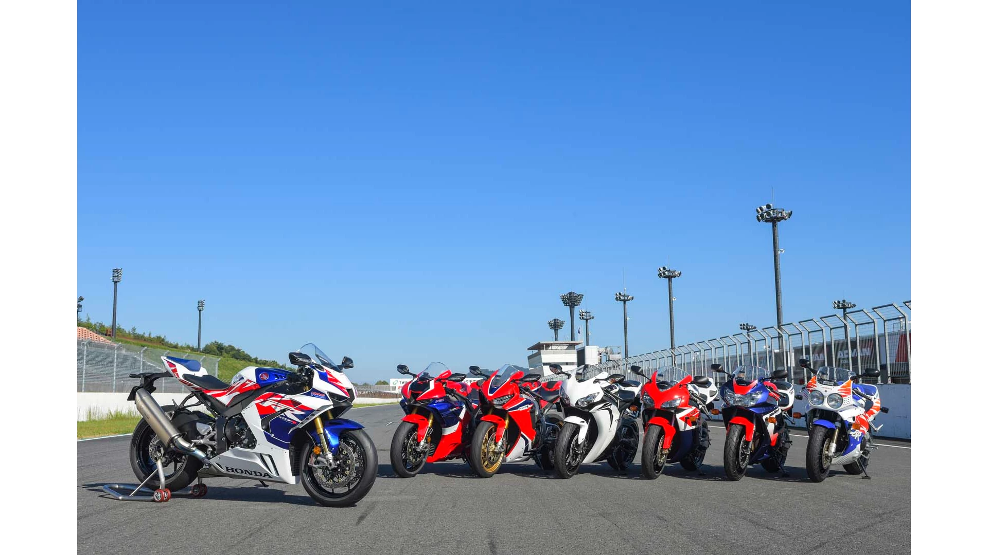 62873 22YM CBR1000RRR 30Anniversary History D6h0261a ORIGINAL