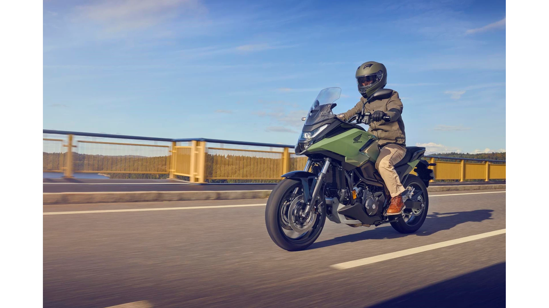 25YM NC750X Location Action 1