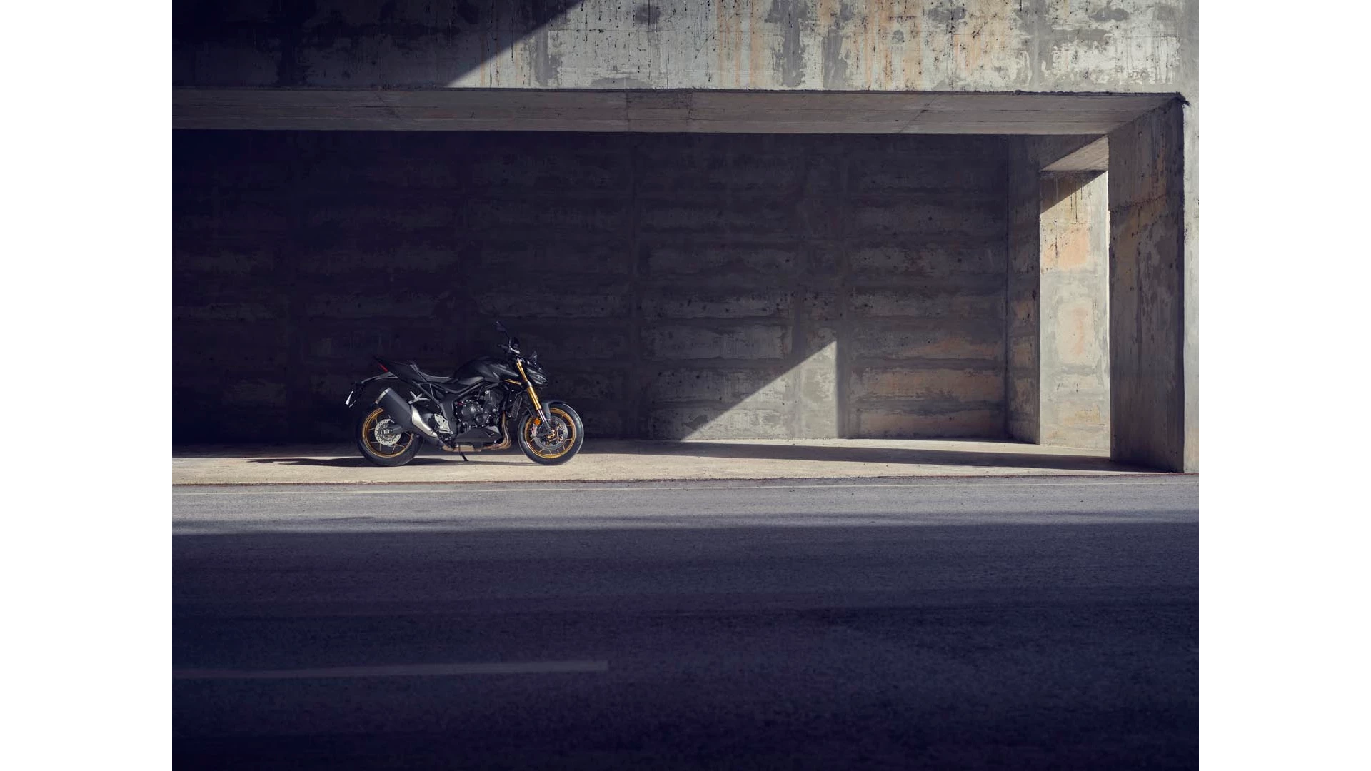 25YM CB1000 Hornet SP Location Static 0267