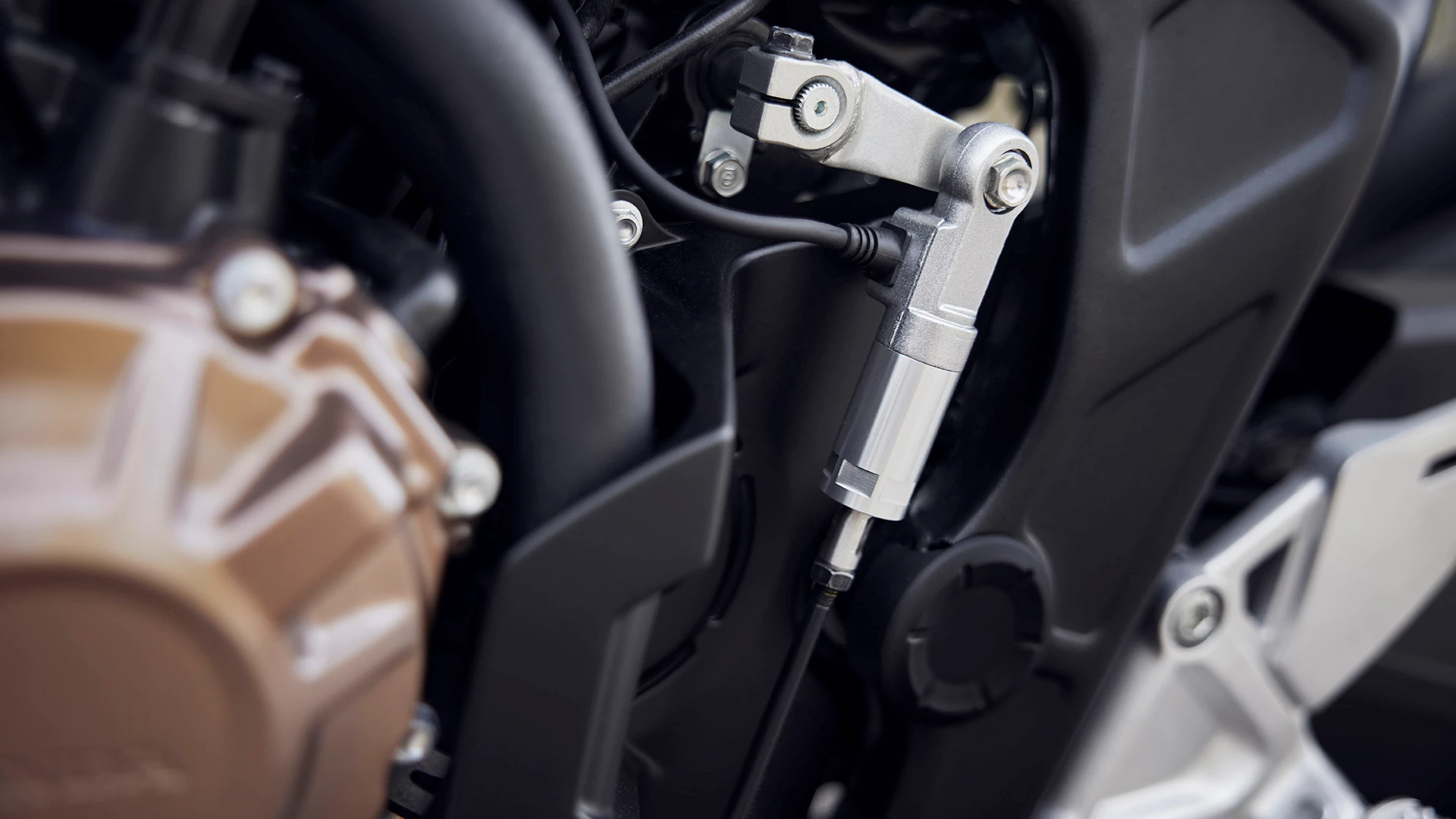 24YM CB650R EC LOCATION Detail 01 0180