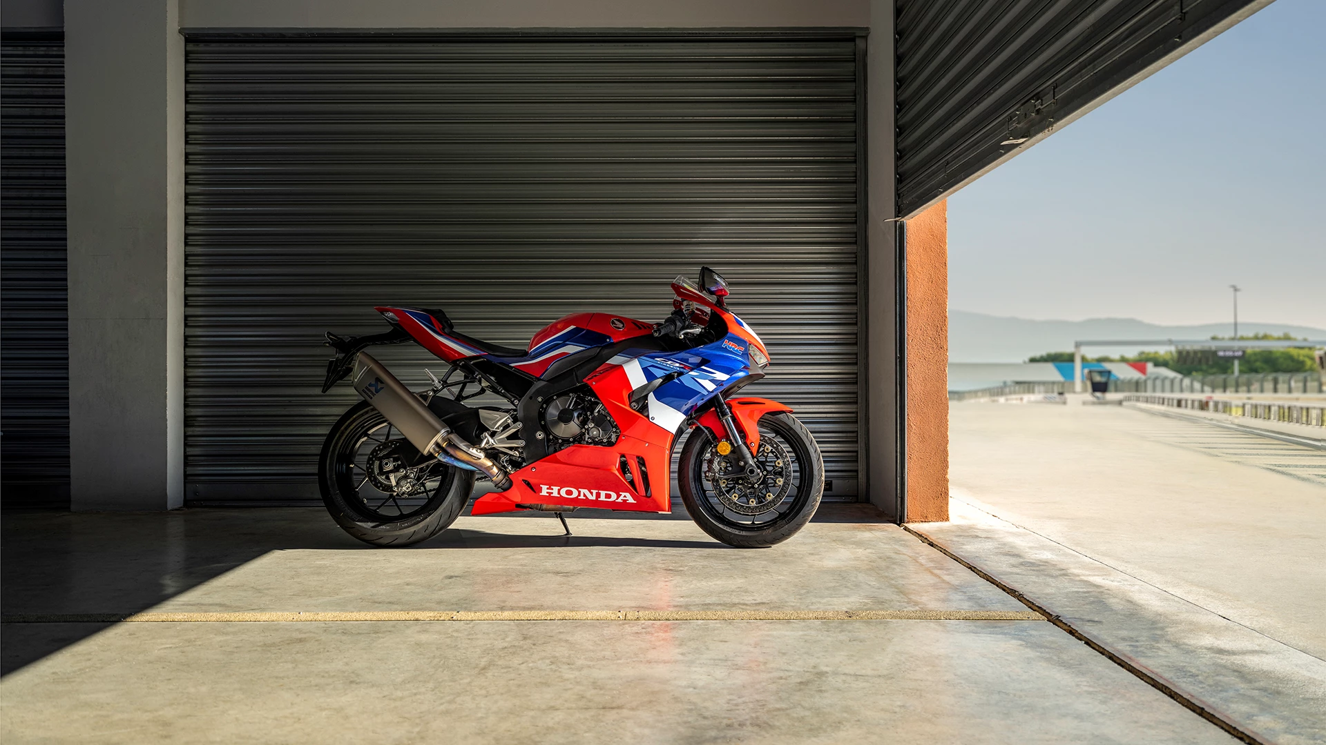 22Ym Cbr1000rr R Grandprixred R380 Location 4808