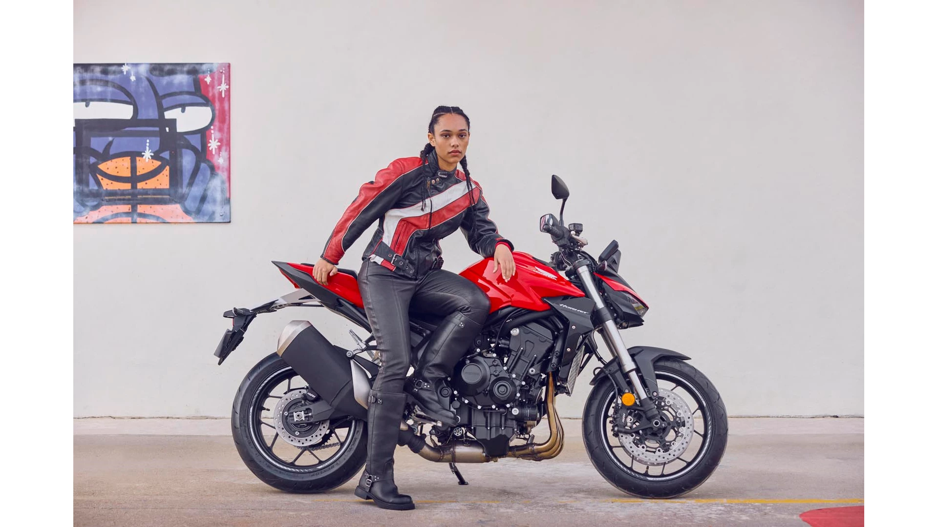 25YM CB1000 Hornet STD Location Lifestyle 0022