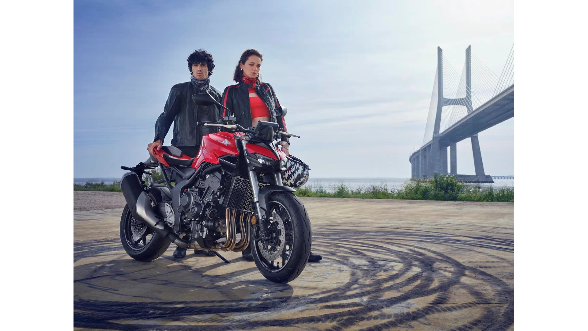 25YM CB1000 Hornet STD Location Static 0004